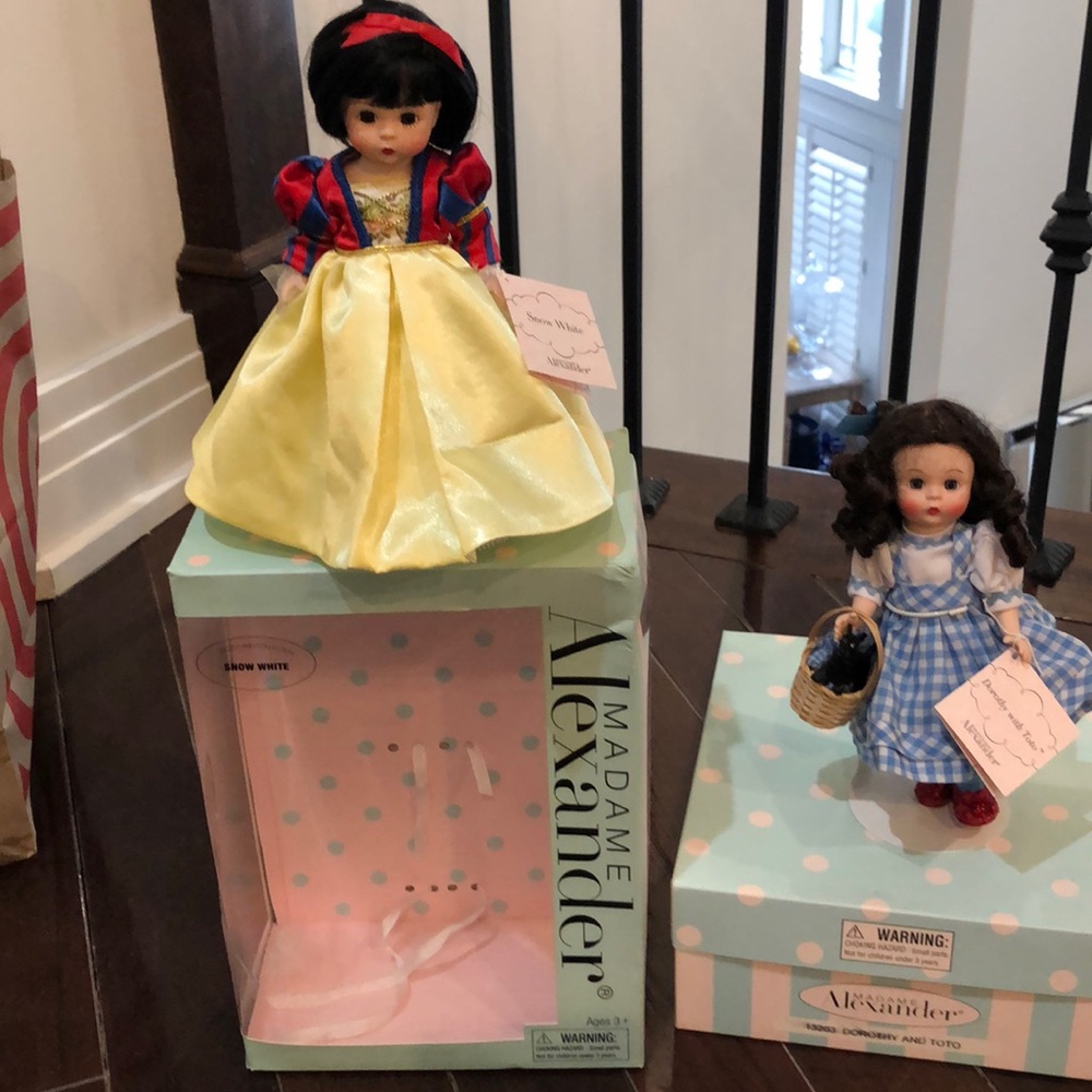 Madame Alexander Snow White collectable doll.